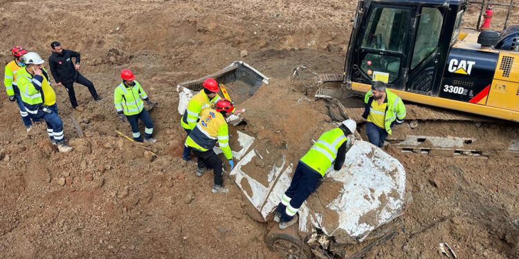 9 kişinin toprak altında kaldığı liç alanında kamyonet bulundu