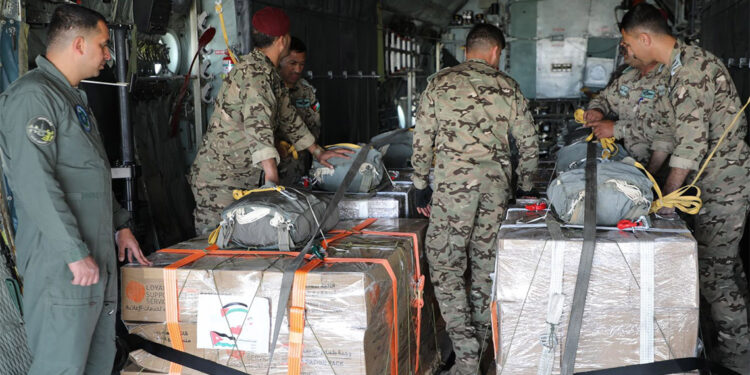ABD ve Ürdün Gazze'ye uçaklarla gıda malzemesi attı
