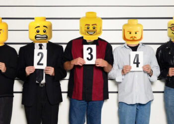 ABD polisi, suçluların fotoğraflarına montajla emoji yerleştirdi
