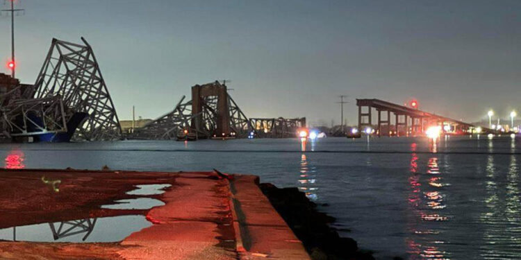 ABD'de çöken köprüde kurtarma çalışmaları devam ediyor