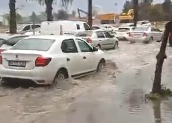 Adana'da etkili olan sağanak zor anlar yaşattı