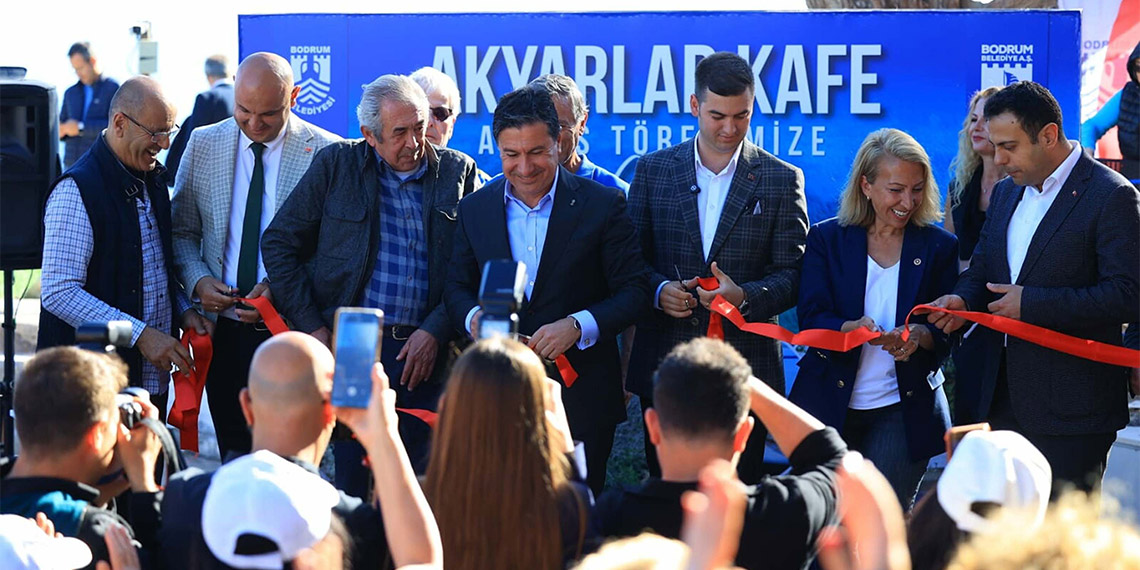 Cumhuriyet Halk Partisi'nin (CHP) Muğla Büyükşehir Belediye Başkanı Adayı Ahmet Aras, seçim çalışmaları kapsamında Bodrum Denizciler Derneği'ni ziyaret etti. Ziyarette konuşan Aras, "Taksiyi, dolmuşu, otobüsü, 50 metre motor yatıda aynı şirketin yönetmesini doğru bulmuyoruz. Fethiye, Marmaris, Bodrum limanları içinde barındıran Denizcilik A.Ş. kuracağız" dedi