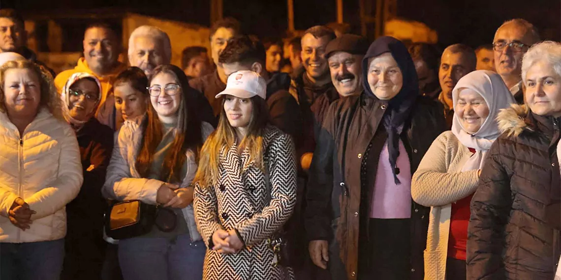 Cumhuriyet halk partisi'nin (chp) muğla büyükşehir belediye başkan adayı ahmet aras, seydikemer ilçesinde düzenlenen iftar programındaki konuşmasında, "hiçbir ilçeyi birbirinden ayırmayacağım. Hizmette eşit, adalette adil olacağız. Herkesle kucaklaşacağız" dedi.