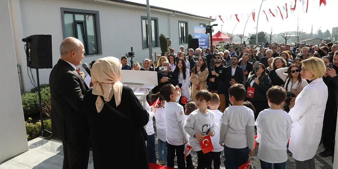 Büyükçekmece belediye başkanı hasan akgün, cumhuriyet hatice göksel güzelce çocuk eğitim merkezi açılış töreninde, memleketin tek meselesinin eğitim olduğunu söyledi.