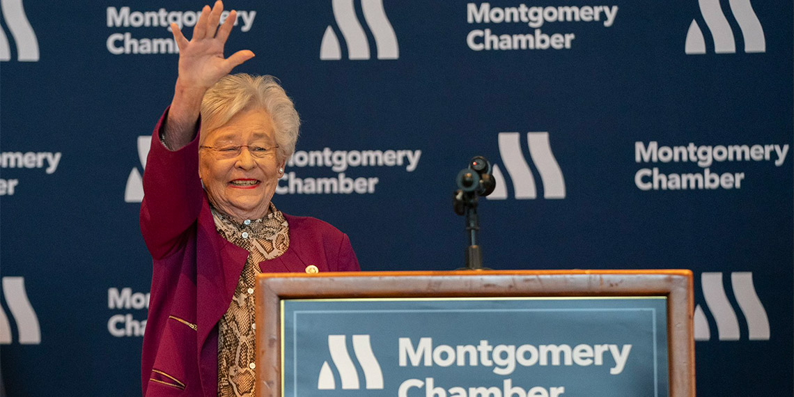 ABD’nin Alabama eyalet yüksek mahkemesinin dondurulmuş embriyoları ‘çocuk’ sayması sonrasında hukuki sorumluluktan kaçınmak isteyen tüp bebek merkezleri, hizmetlerini durdurmuştu. Alabama Valisi Kay Ivey, dün tüp bebek merkezlerini koruyan yasayı imzaladı.