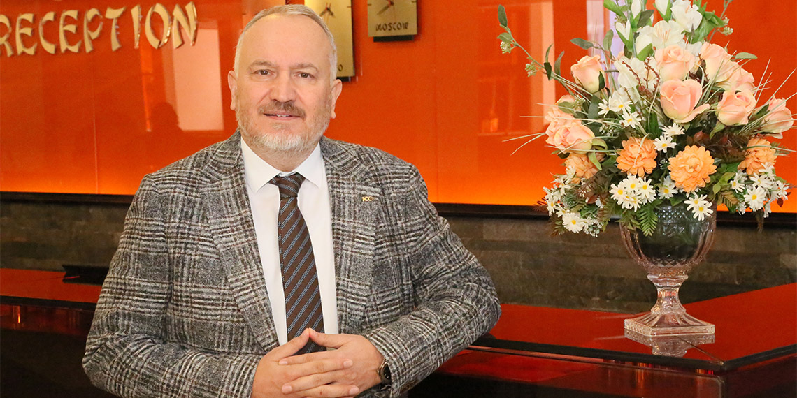 Antalya'da nisan ayından sonraki dönem için rezervasyon yaptıran Alman turist sayısı 1.5 milyonu aştı. Turizmciler, Almanların ilk defa hem 4 milyonu aşacağını hem de Rusları geride bırakacağını öngörüyor.