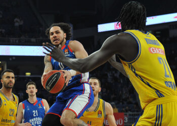 Anadolu Efes ALBA Berlin'i 85-84 mağlup etti