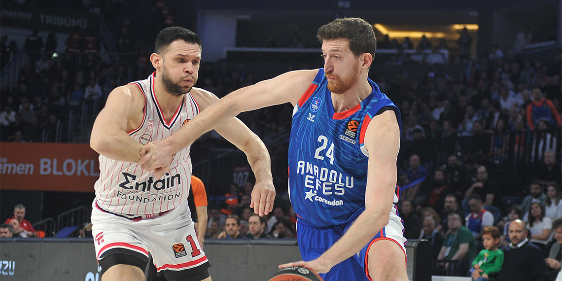 THY EuroLeague’in 30’uncu haftasında Anadolu Efes-Olympiacos'u 85-72 mağlup etti. Karşılaşmanın en skorer ismi Olympiacos’ta 19 sayıyla Alec Peters oldu