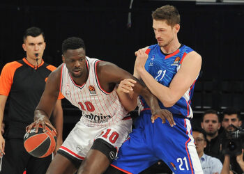 Anadolu Efes-Olympiacos'u 85-72 mağlup etti
