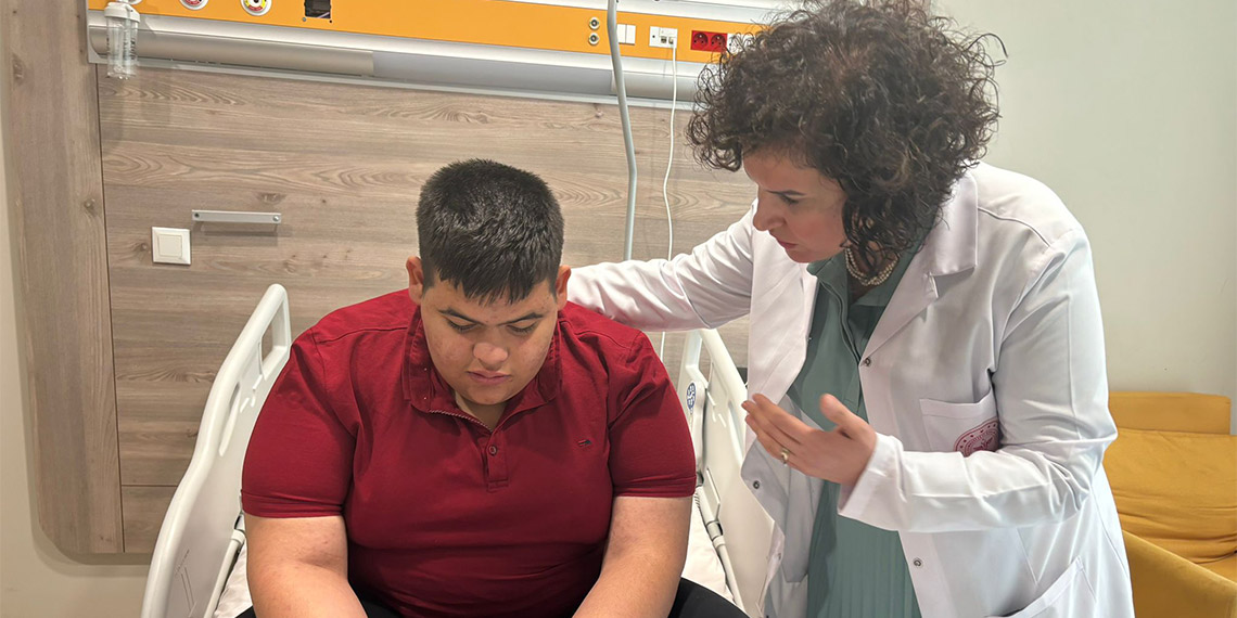 Prof. Dr. Şenay Savaş Erdeve, "Ülkemizde her 10 çocuğun biri obez ve her 10 çocuğun 3'ü kilolu grupta, bu ülkemizde büyük bir problemi" dedi.