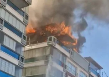 Ankara'da 7 katlı apartmanın teras katında yangın