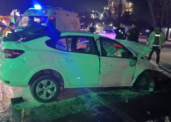 Elmadağ'da iki otomobil çarpıştı; 2 ölü