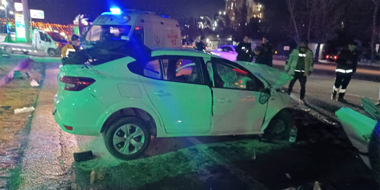 Elmadağ'da iki otomobil çarpıştı; 2 ölü