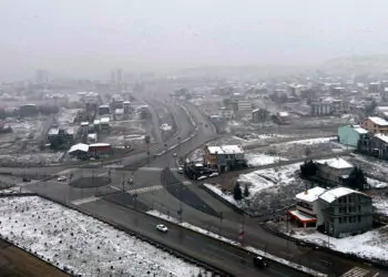 Ankara'da kar yağışı etkili oldu, ulaşım yavaşladı