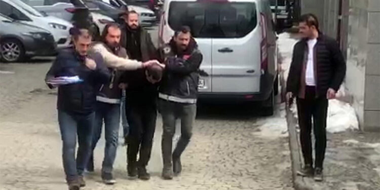 Hemşire eşini ve kızını katleden öğretmen adliyeye sevk edildi