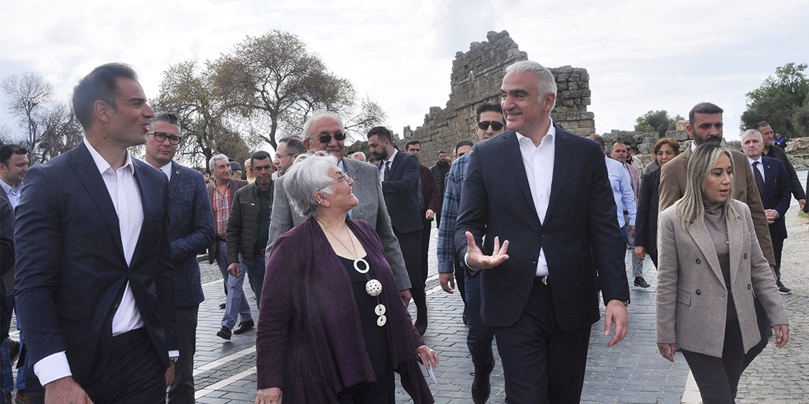 Kültür ve Turizm Bakanı Mehmet Nuri Ersoy, "Yeni turizm anlayışını en doğru şekilde analiz edip, buna uygun bir altyapı geliştirerek ülkemizin dünyada turizm markası olması için çalışıyoruz" dedi.