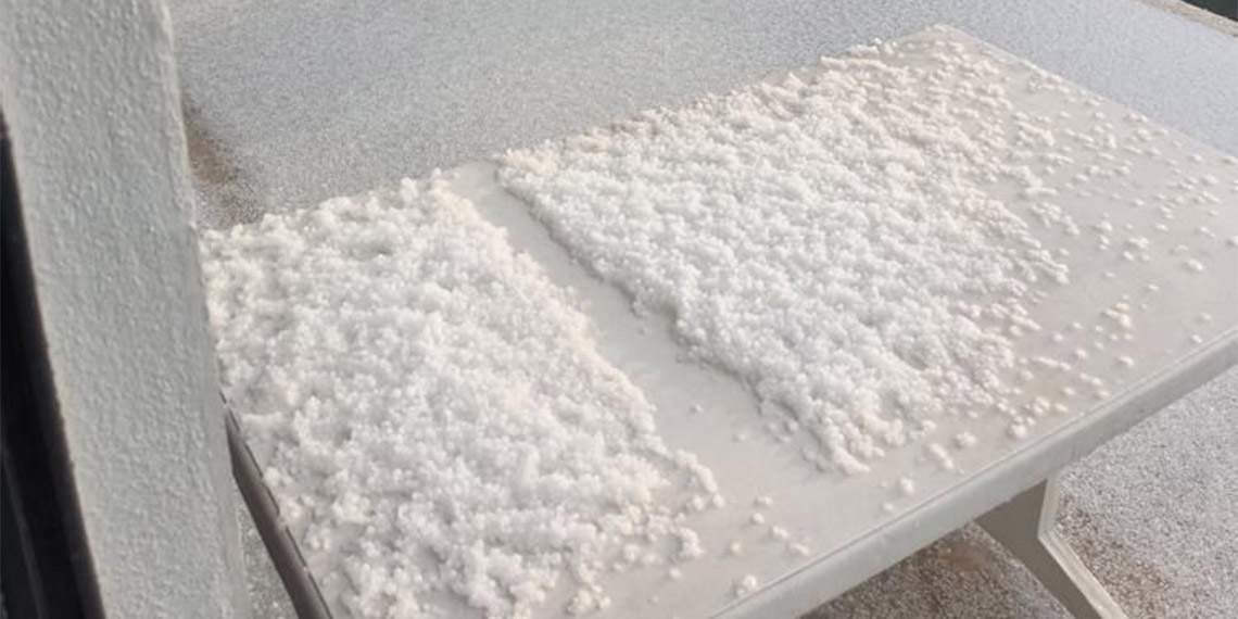 Antalya'da sağanak ile birlikte dolu yağışı