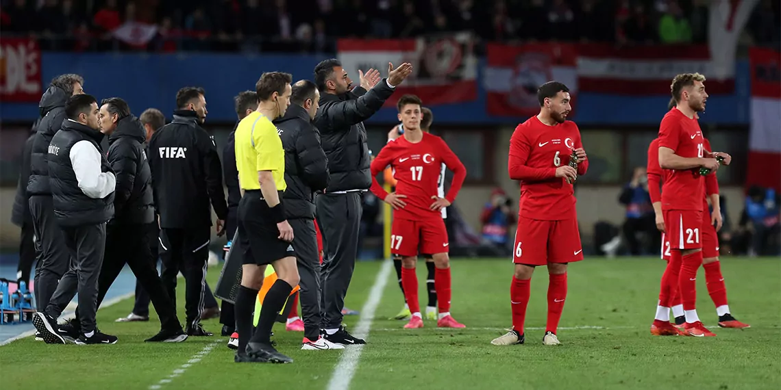 A milli futbol takımı teknik direktörü vincenzo montella, “bu sonuç için üzgünüm, bazı test etmemiz gereken bölgeler vardı, açıkçası istediğimiz cevapları aldım. Bugünden itibaren bütün maçları seyretmeye devam edeceğiz ve en iyi grubu en iyi şekilde getirmeye çalışacağız” dedi.