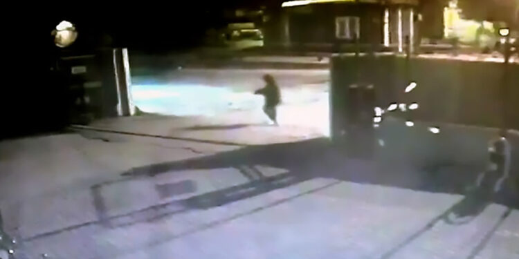 Adana'da polis merkezine pompalı tüfekle saldırı