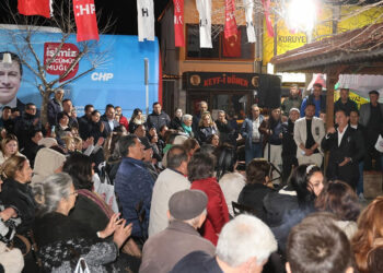 Ahmet Aras, iftar programında vatandaşlarla buluştu