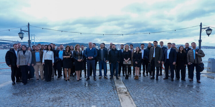 Akenerji analist ve portföy yöneticileriyle buluştu