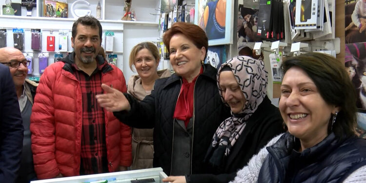 Akşener Çatalca'da esnafı ziyaret etti