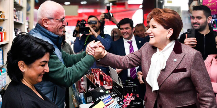Akşener'den Düzce ve Bolu'da esnaf ziyareti