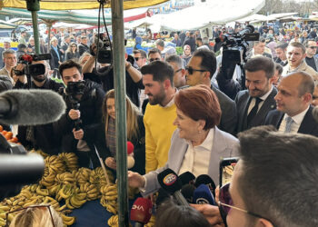 Akşener'den Sincan'da pazarcı esnafını ziyaret etti