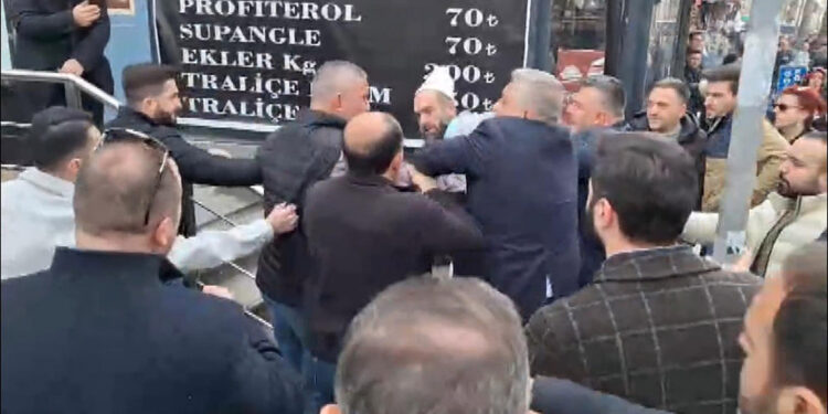 Akşener'in Kartal'da esnaf ziyareti sırasında arbede