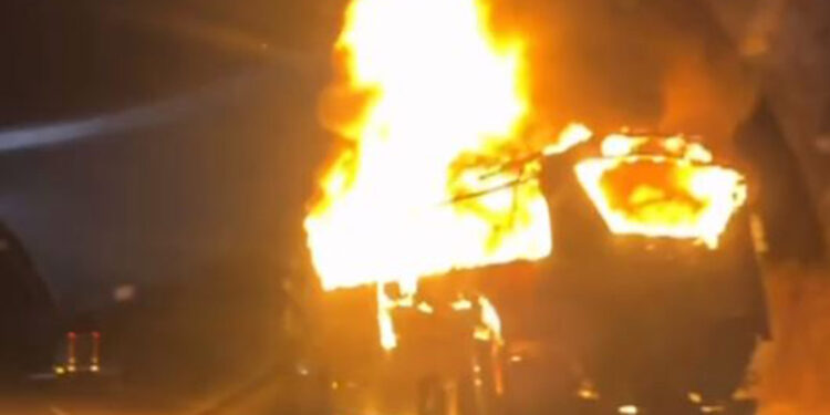 Ankara'da seyir halindeki yolcu otobüsünde yangın