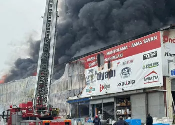 Ankara'da yapı malzemeleri satılan iş yerinde yangın