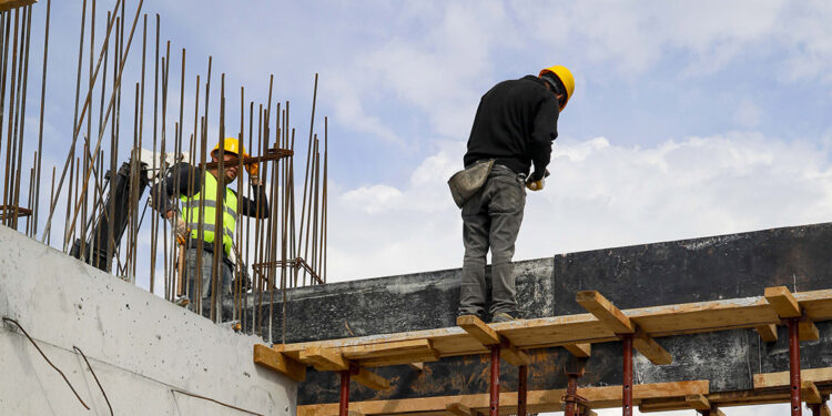 Antalya'da inşaatlarda çalışacak işçi ve usta bulunamıyor