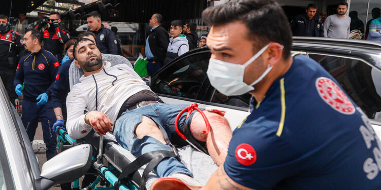 Antalya'da kıraathanede silahlı çatışma: 7 yaralı, 12 gözaltı