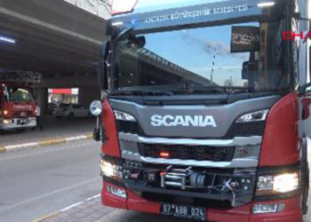 Antalya'da mobilya mağazası deposunda yangın
