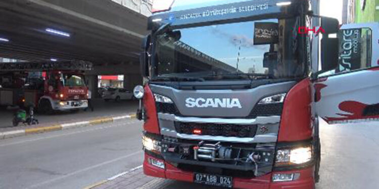 Antalya'da mobilya mağazası deposunda yangın