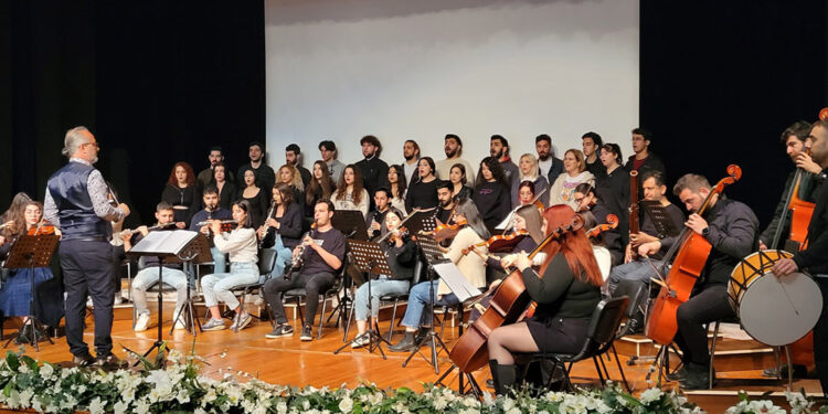 Atatürk'ün yapay zekayla oluşturulan sesi orkestraya eşlik etti