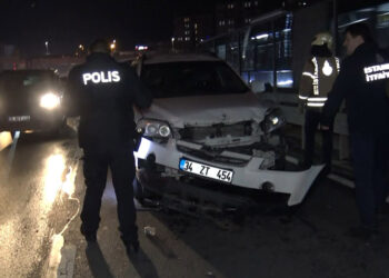 Avcılar'da 4 aracın karıştığı zincirleme kaza