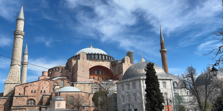 Ayasofya'da II. Bayezid Minaresi'nde söküm işlemi başladı