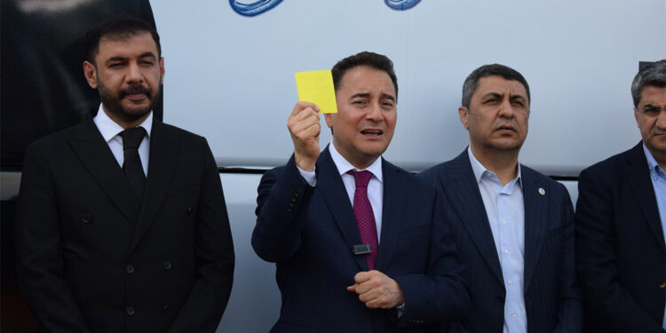 Mehmet Şimşek, havanda su dövmek zorunda kalıyor