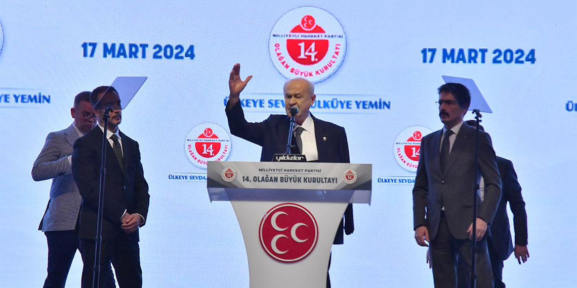 MHP Genel Başkanı Devlet Bahçeli, "Cumhurbaşkanımızın bir konuşması özellikle sol cenahlarda büyük bir iştah ve tahrik olarak kabul edilmiştir. Buradan Cumhurbaşkanımız Recep Tayyip Erdoğan'a diyorum: Ayrılamazsın, Türk milletini yalnız bırakamazsın. Cumhur İttifakı olarak yanındayız, beraberindeyiz. Yeni yüzyılın kurtarıcı lideri olarak sizi görmek istiyoruz" dedi.