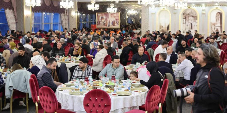 Sultangazi Belediyesi personeli için iftar yemeği