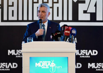 Türkiye ilk defa tarihinde 1 trilyon dolar bandını aşmış bulunmakta