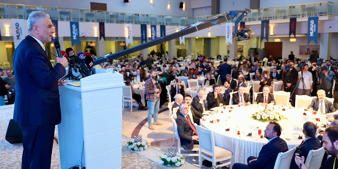 Ticaret Bakanı Ömer Bolat, jeopolitik sıkıntılar, ekonomik sıkıntılar ve sağlık krizlerini anlatarak, "Türkiye ilk defa tarihinde 1 trilyon dolar bandını aşmış bulunmaktadır" dedi.