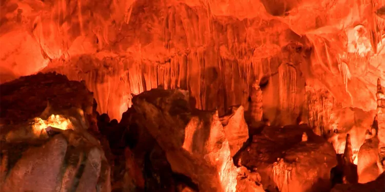 Bakan ersoy, 5 milyon yıllık tulumtaş mağarası'nı ziyaret etti