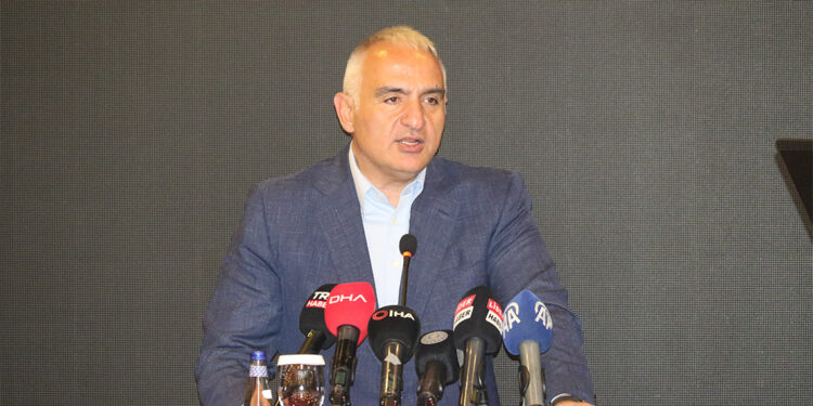 Antalya'nın turizmde dünyanın süper ligine yükselmesi için çalışıyoruz