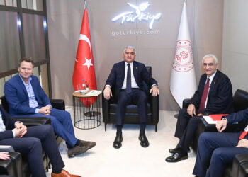 Bakan Ersoy, turizmde dünyanın önde gelen sektör temsilcileriyle görüştü