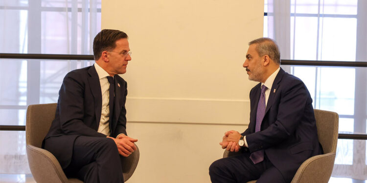 Hakan Fidan Mark Rutte ile bir araya geldi