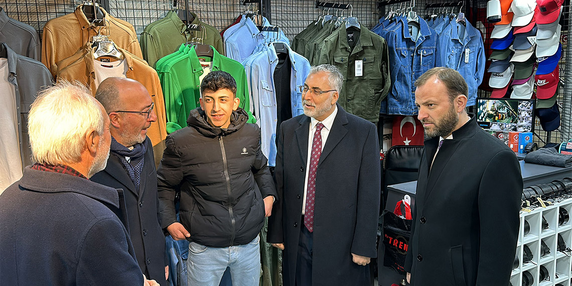 Çalışma ve Sosyal Güvenlik Bakanı Vedat Işıkhan, "Emeklilerimizin yaşamış olduğu ve ihtiyaç duyduğu konularda, onların sosyal, psikolojik, ekonomik, kültürel anlamda refahlarının artırılması noktasında çalışmalarınıza hızlı bir şekilde başladık. Emeklilerimiz bizim başımızın tacı" dedi.