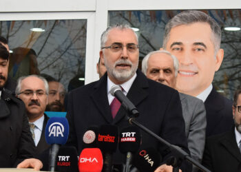 Önümüzde bir demokrasi sınavı var