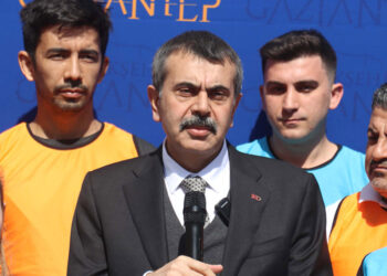 Çocuklar bahçeye çıkıp arkadaşlarıyla oyun oynayacak